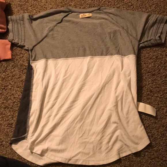 a shirt from hollister. - Picture 4 of 4